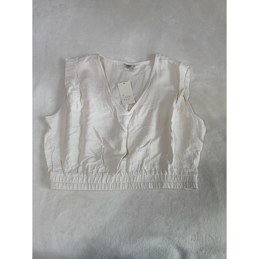 A New Day Women's Short Sleeve V-Neck Off White Crop Top Size L